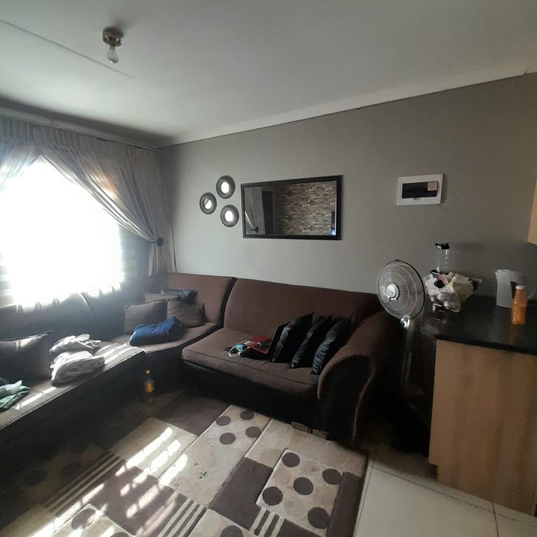 700956_WhatsApp